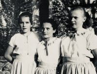 Slavnost, konec 50. let. Pamětnice první zprava