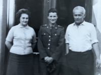 S rodiči. Maminka Ruth, Jan, otec František, 1966