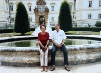 Se sestrou Danou. Valtice, 2004