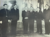 Delegace rodiny Čechovy u prezidenta Edvarda Beneše. Otec František vpravo, jeho dva bratři Václav a Josef vlevo. Pražský hrad, Edvard Beneš zvolen prezidentem, 1935