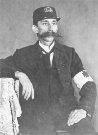 Dědeček pamětnice Lambert Vémola jako samaritán na fotografii ze 40. let 20. století