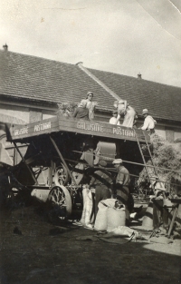 Práce na statku - žně