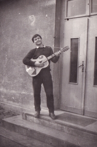 Tadeusz Wilk s kytarou