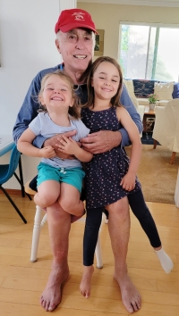 Josef Šedivec s vnučkami