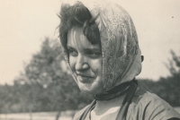 Vladimíra Čermáková na zemědělských pracích 