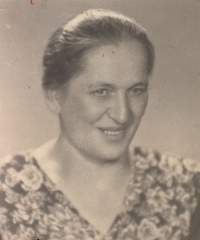 Antonie Kokešová, rozená Zaspalová, babička Květoslavy Kudláčkové z maminčiny strany, 50. léta