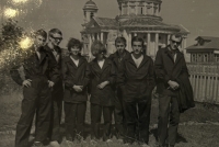 Jiří Štelovský na brigádě v SSSR (zcela vpravo Marián Čalfa, spolužák a první premiér po sametové revoluci), 1966