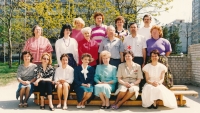 Eva Rajmonová, ředitelka ZŠ Háje (označena hvězdičkou), 1992