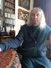 Karel Cara Novotný během natáčení v roce 2025