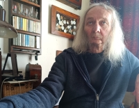 Karel Cara Novotný během natáčení v roce 2025