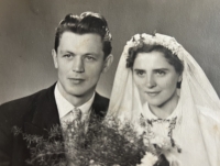 Novomanželská fotografie, říjen 1958