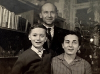S rodiči Jiřím Pichrtem a Eliškou Pichrtovou, 1959