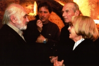Zdeněk Lukeš (uprostřed), Zbyněk Hejda, Pavel Brázda a Věra Nováková na otevírání Pražské křižovatky, 2004