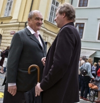 Vernisáž lavičky Václava Havla v Praze, Zdeněk Lukeš (vlevo) a Karel Schwarzenberg, 2014 
