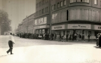 Srpen 1968 u tehdejšího hotelu Grand v Šumperku. Autor fotografie Stanislav Pavlík