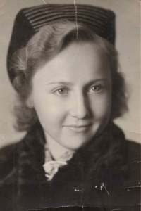 Anna Vařeková, roz. Mlčochová, 40. léta