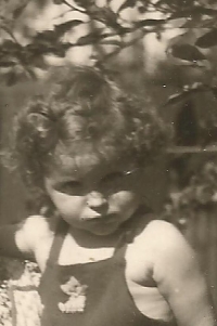 Hannelore Zelenková (Zatloukalová) v dětství
