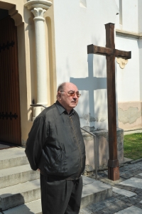 Josef Stojaspal před kostelem v Dolním Němčí