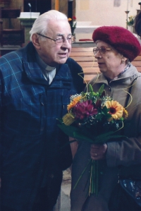 Miroslav Vlk s Janou Vondráškovou, mše v Miroticích, 2016
