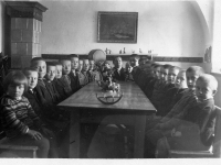 Chlapci v sirotčinci Jednoty bratrské v Horní Čermné. Zdroj: archiv Jednoty bratrské