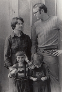 S manželkou Jitkou a dětmi Danielem a Lucií, 1980