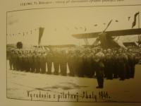 Slavnostní vyřazení z pilotní školy v roce 1941