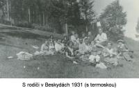 With her parents in Beskydy 1931 (Herta holding the thermobottle)
