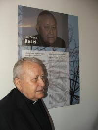 Ján Eugen Kočiš na vernisáži výstavy Jedni z nás, 2008