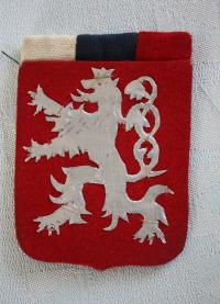 státní znak vyrobený z plechovky