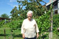 Julie Hrušková na zahradě