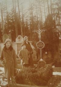 Jana Honsová nalevo