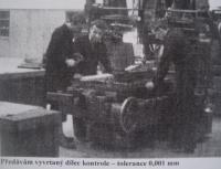 Ludvík Szingert uprostřed