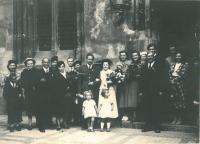 Svatba s jejím jediným zesnulým manželem Alexem.