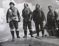 Českoslovensští letci před bojovým nasazením