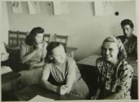 Po válce během dostudovávání oktávy - L.CH. vpravo