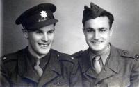 Jaroslav Petr s bratrem Karlem v roce 1947