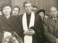 M. Spáčil při kněžském svěcení v roce 1952