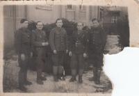 Vladimír Ponikelský (první zleva) - Žatec 1945