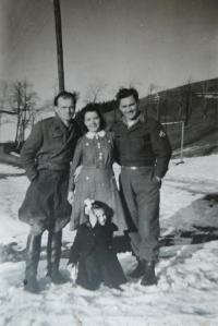 O.D. s manželkou, dcerou a bratrem Ivanem