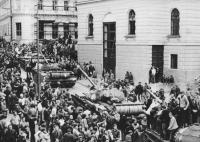 Sovětské tanky v ulicích Liberce - srpen 1968