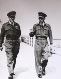 Vpravo Gablech v roce 1945 v Anglii