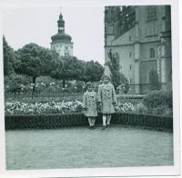 Dagmar with her sister as children