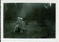 Dagmar with her sister as children