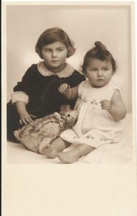 Dagmar (vlevo) a Rita Fantlovy