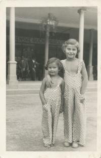 Dagmar (on the right) and Rita Fantlovy in Luhačovice spa