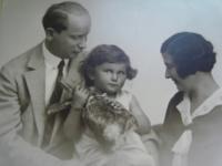 Paní Dagmar se svými rodiči - počátek 30. let
