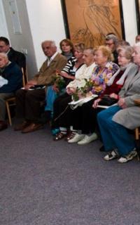 Fotografie z prezentace sborníku 1939-1945 ve vzpomínkách slánských účastníků