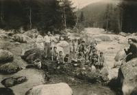 Skautský výlet na Šumavu k řece Vydře (1934 nebo 1935) 