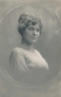 Maminka Miloně Kučery, Růžena Slobodová (ještě za svobodna), 1920
