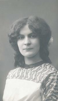 Maminka Miloně Kučery, Růžena Slobodová (ještě za svobodna), 1921